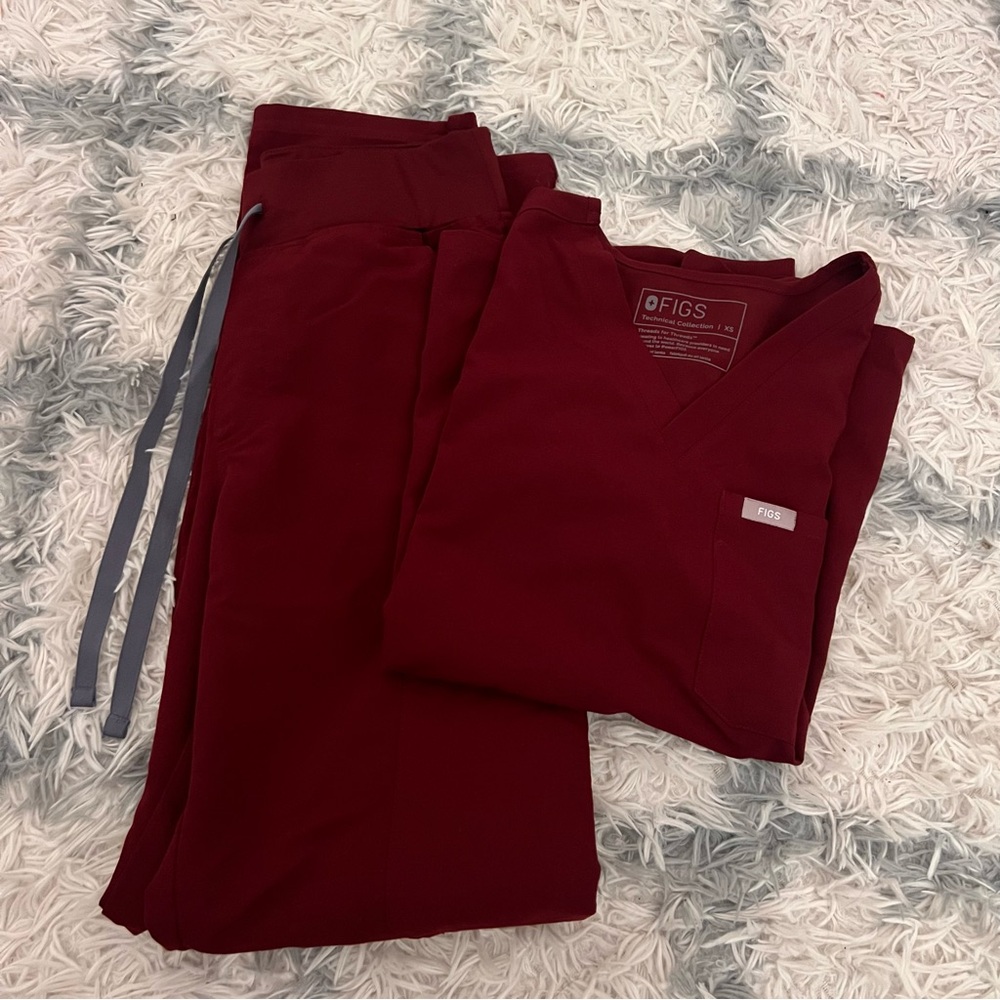 Figs Women’s XS Burgundy Scrub Set
